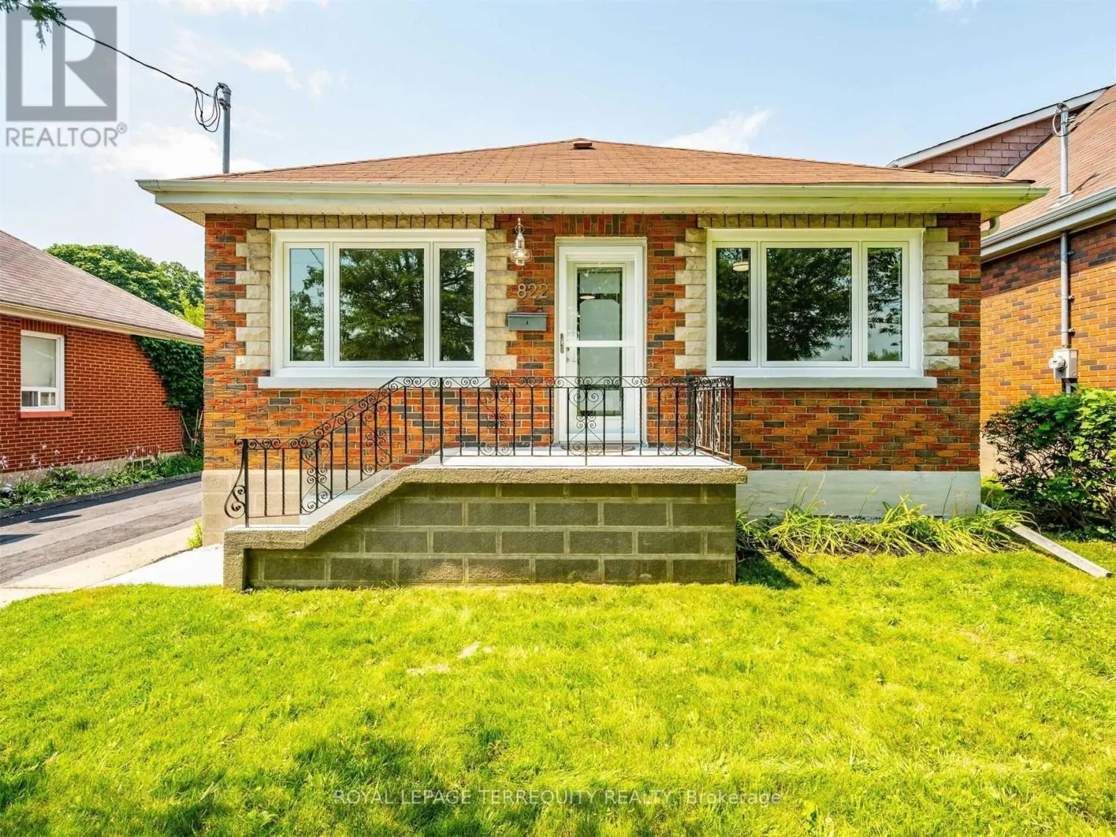 MAIN - 822 DOUGLAS STREET