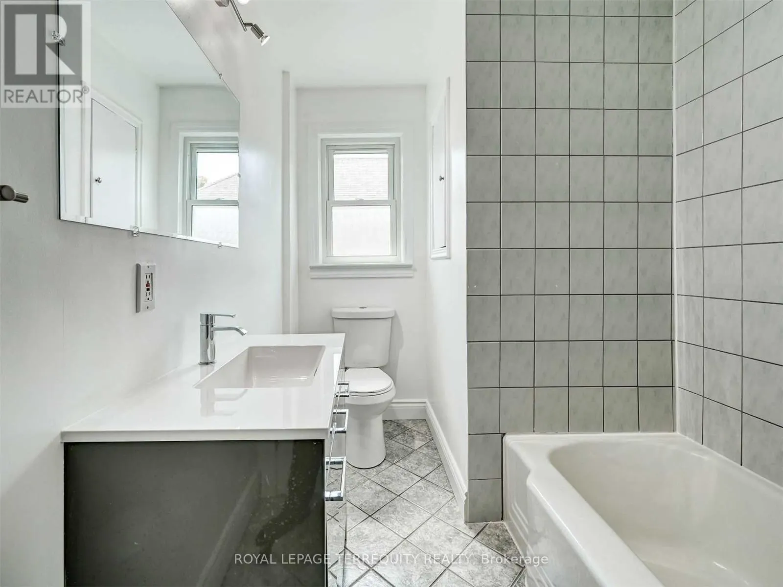 MAIN - 822 DOUGLAS STREET