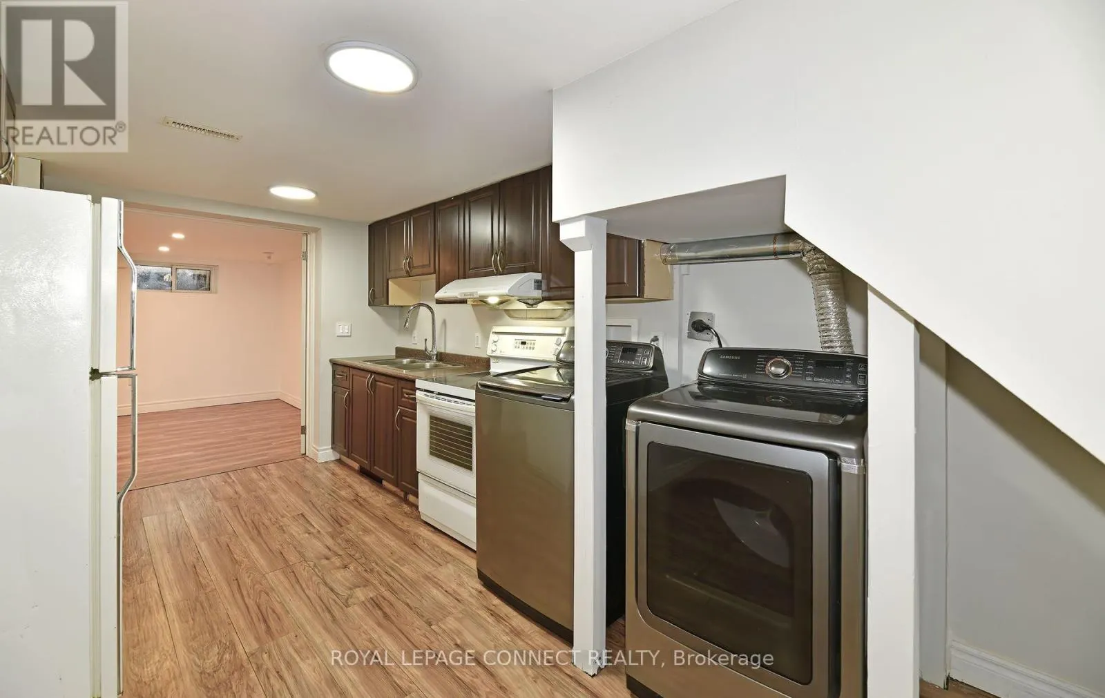 B - 36 PLUMRIDGE COURT