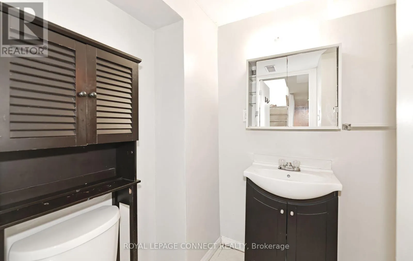 B - 36 PLUMRIDGE COURT