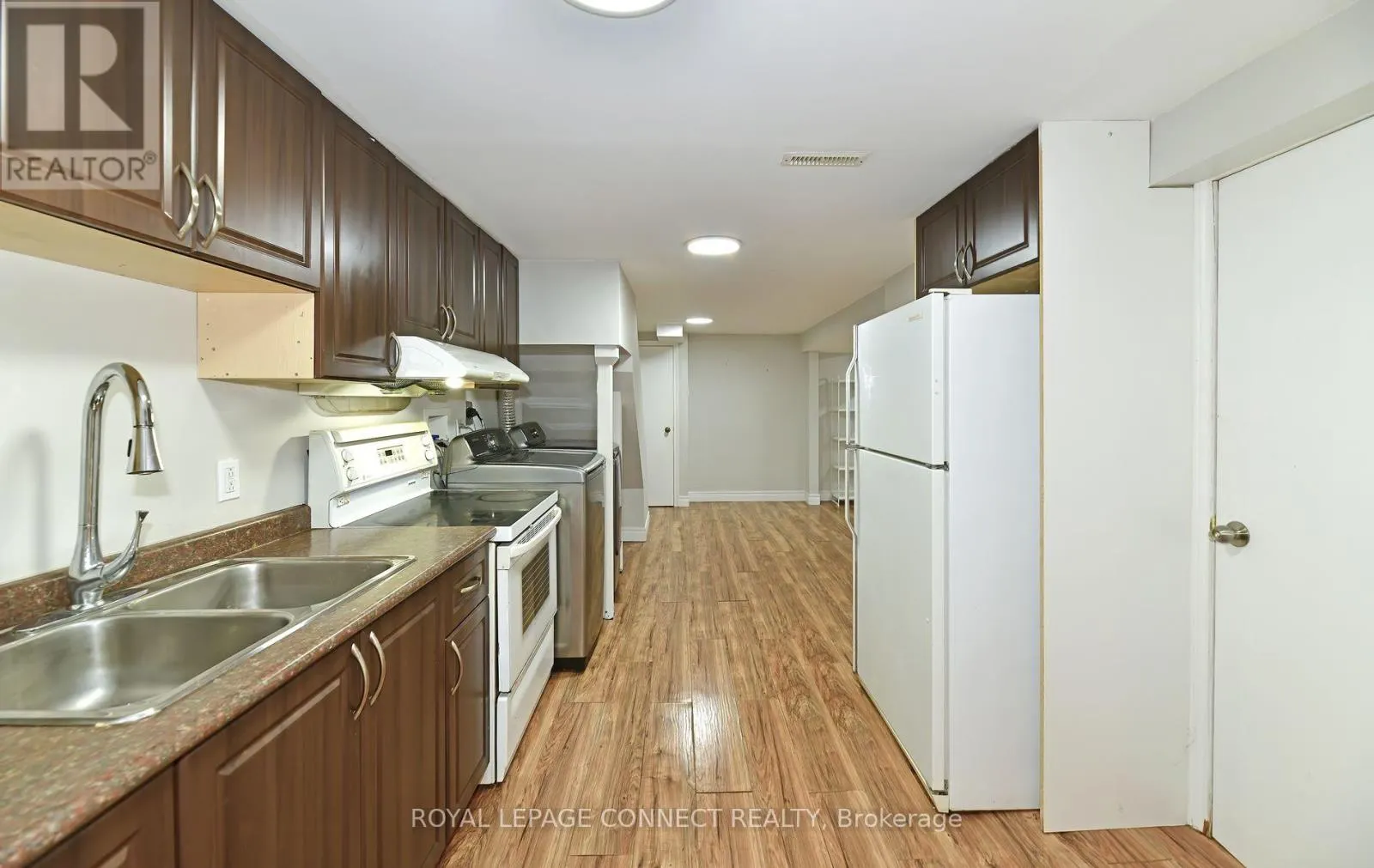 B - 36 PLUMRIDGE COURT