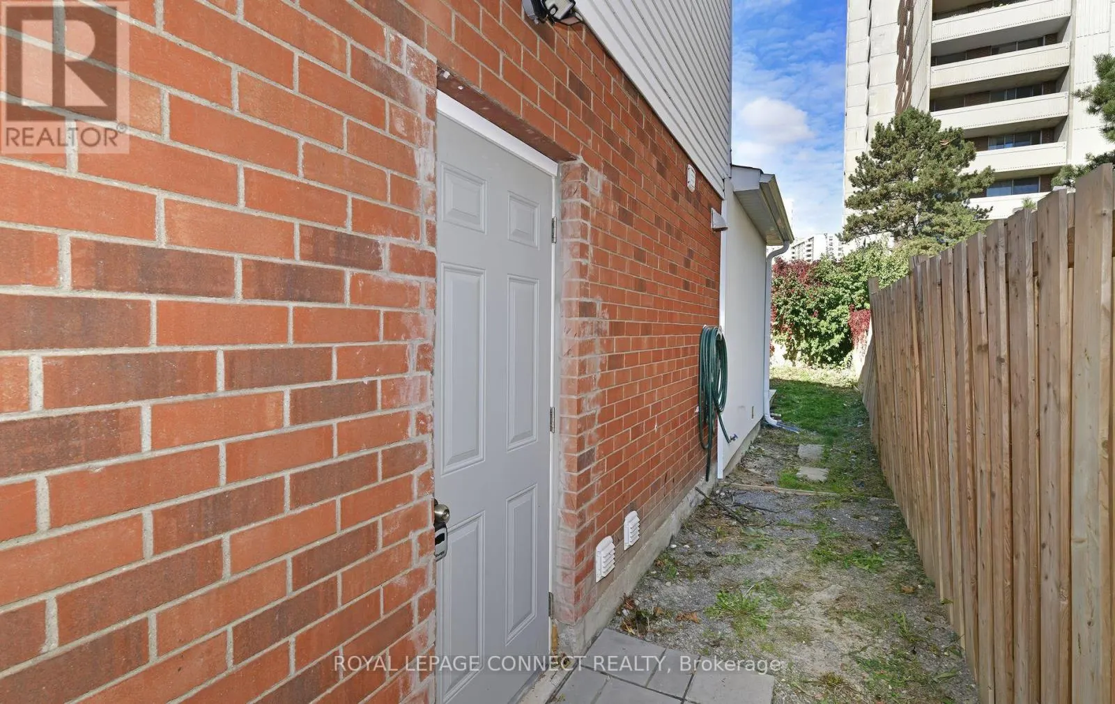 B - 36 PLUMRIDGE COURT