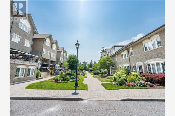 136 - 1995 ROYAL ROAD