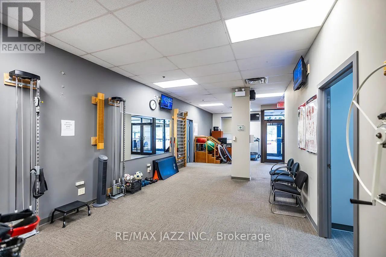 300 - 274 MACKENZIE AVENUE #300