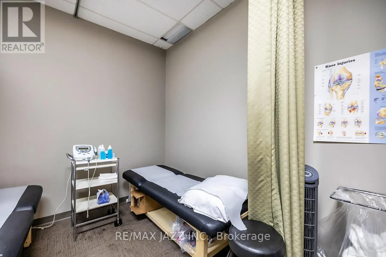 300 - 274 MACKENZIE AVENUE #300
