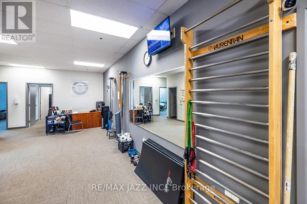 300 - 274 MACKENZIE AVENUE #300