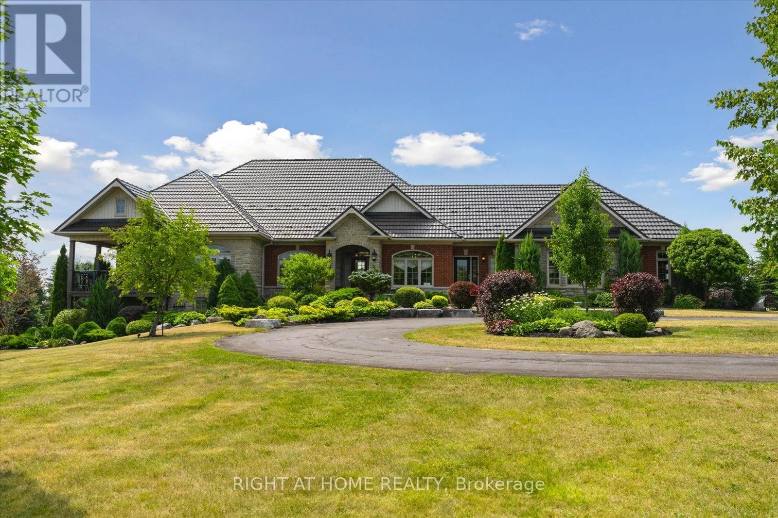 7 CLYDE COURT