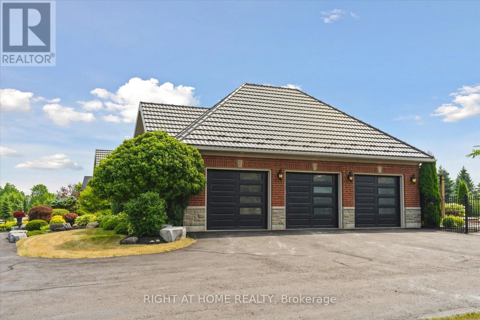 7 CLYDE COURT