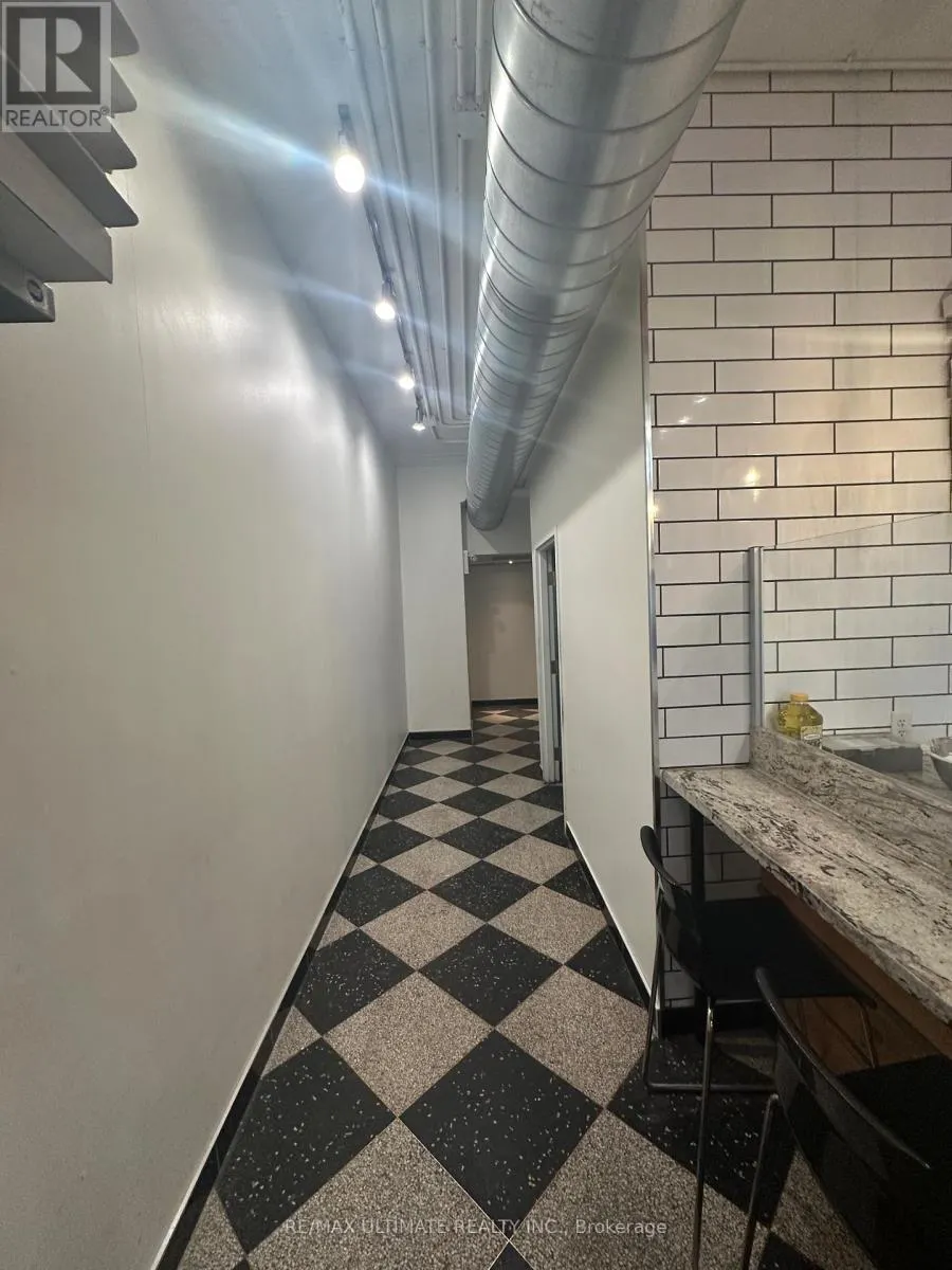 35 KING STREET E
