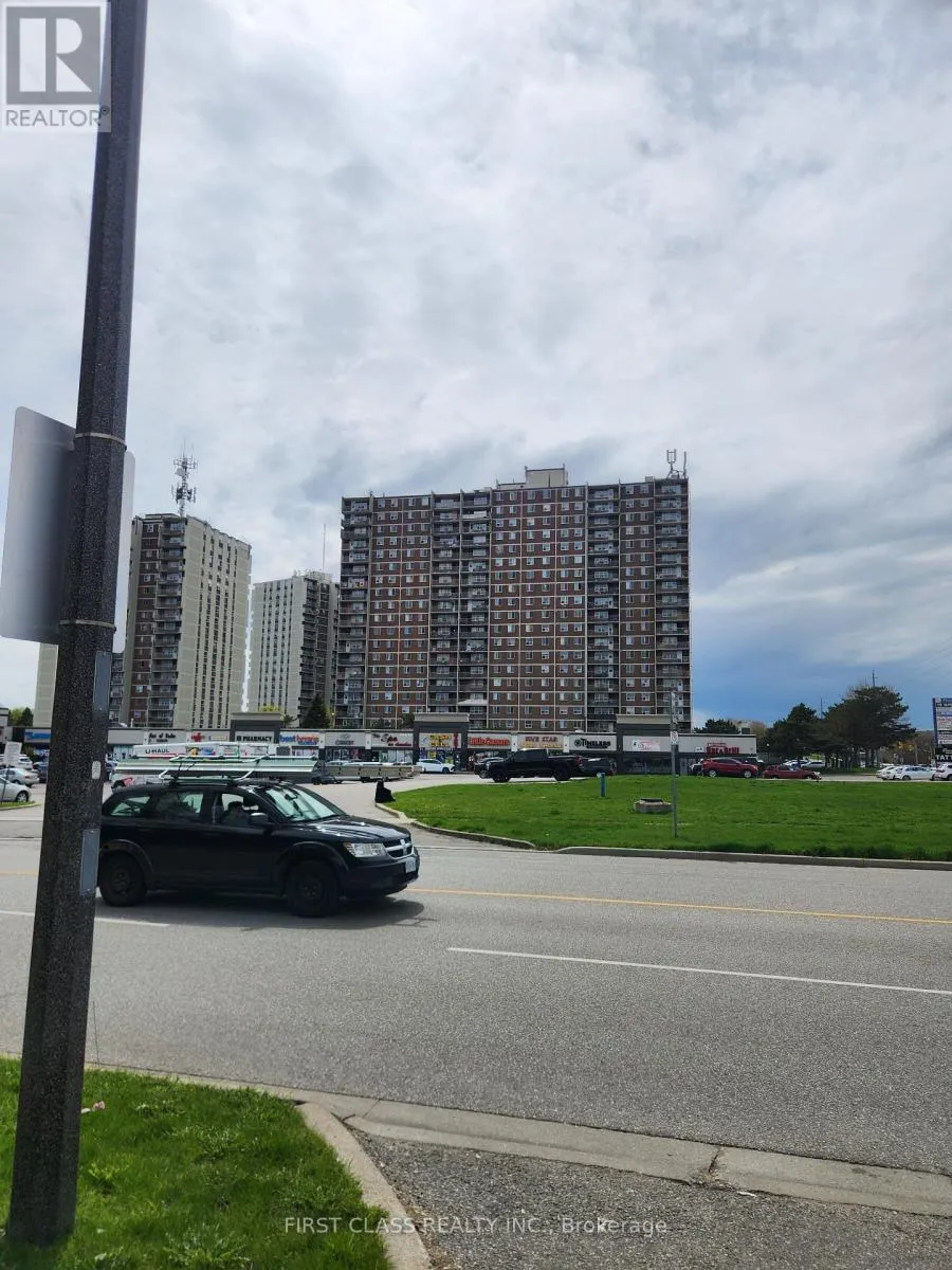 951 DUNDAS STREET W