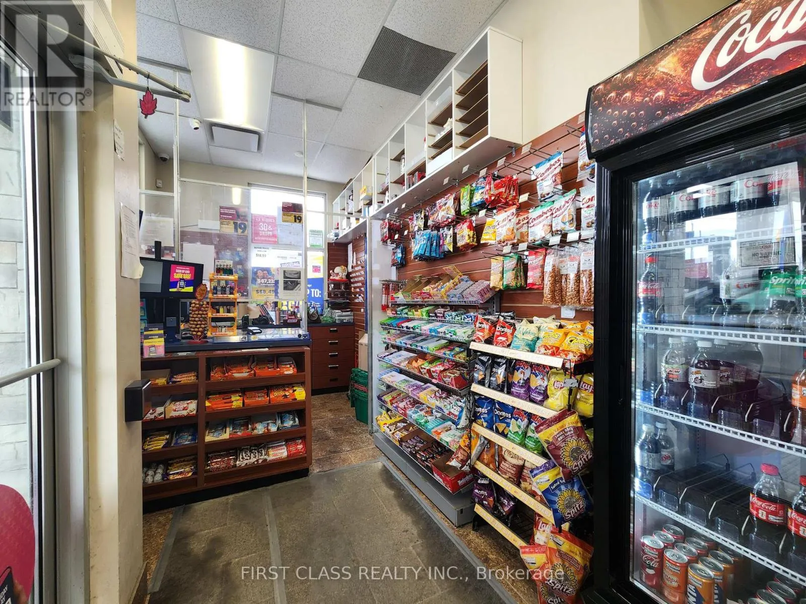951 DUNDAS STREET W