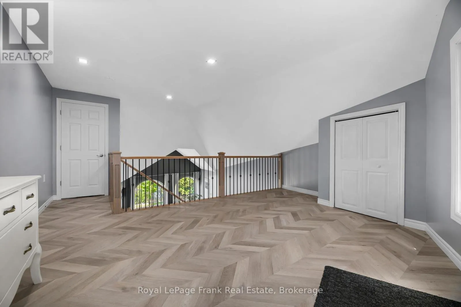 24 PETTET DRIVE
