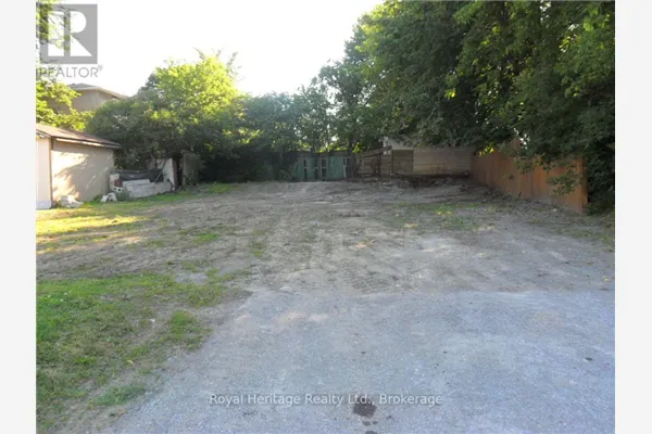 367 CENTRE STREET S