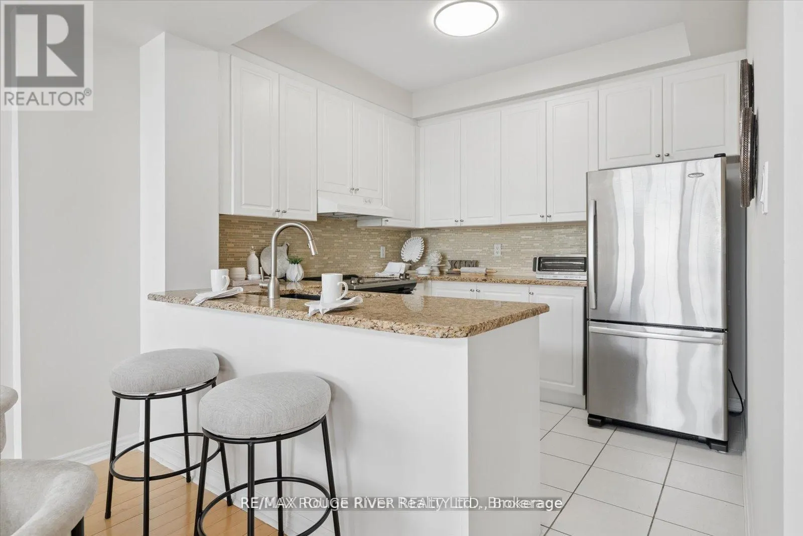 306 - 395 LAKEBREEZE DRIVE #306