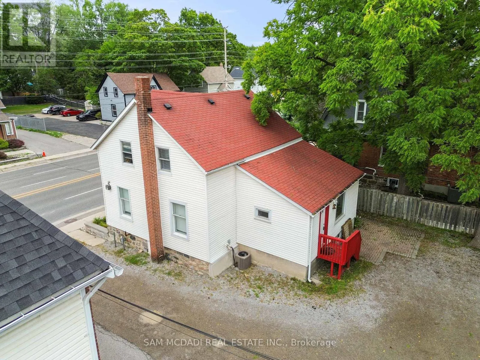 571 KINGSTON ROAD W
