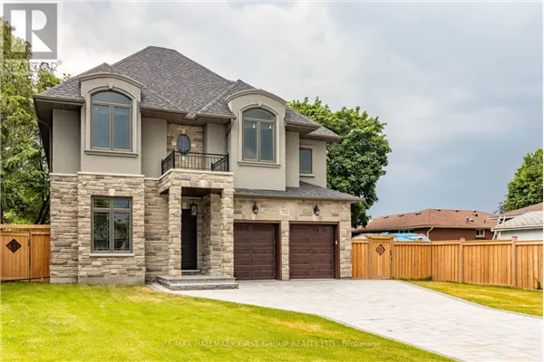 752 HILLVIEW CRESCENT
