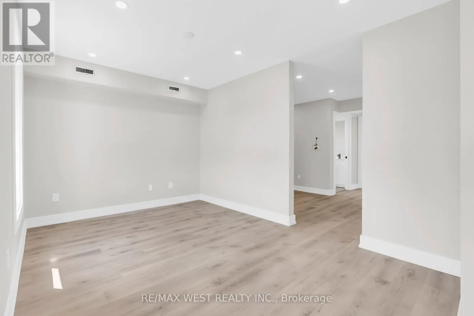 36 PARK ROAD S