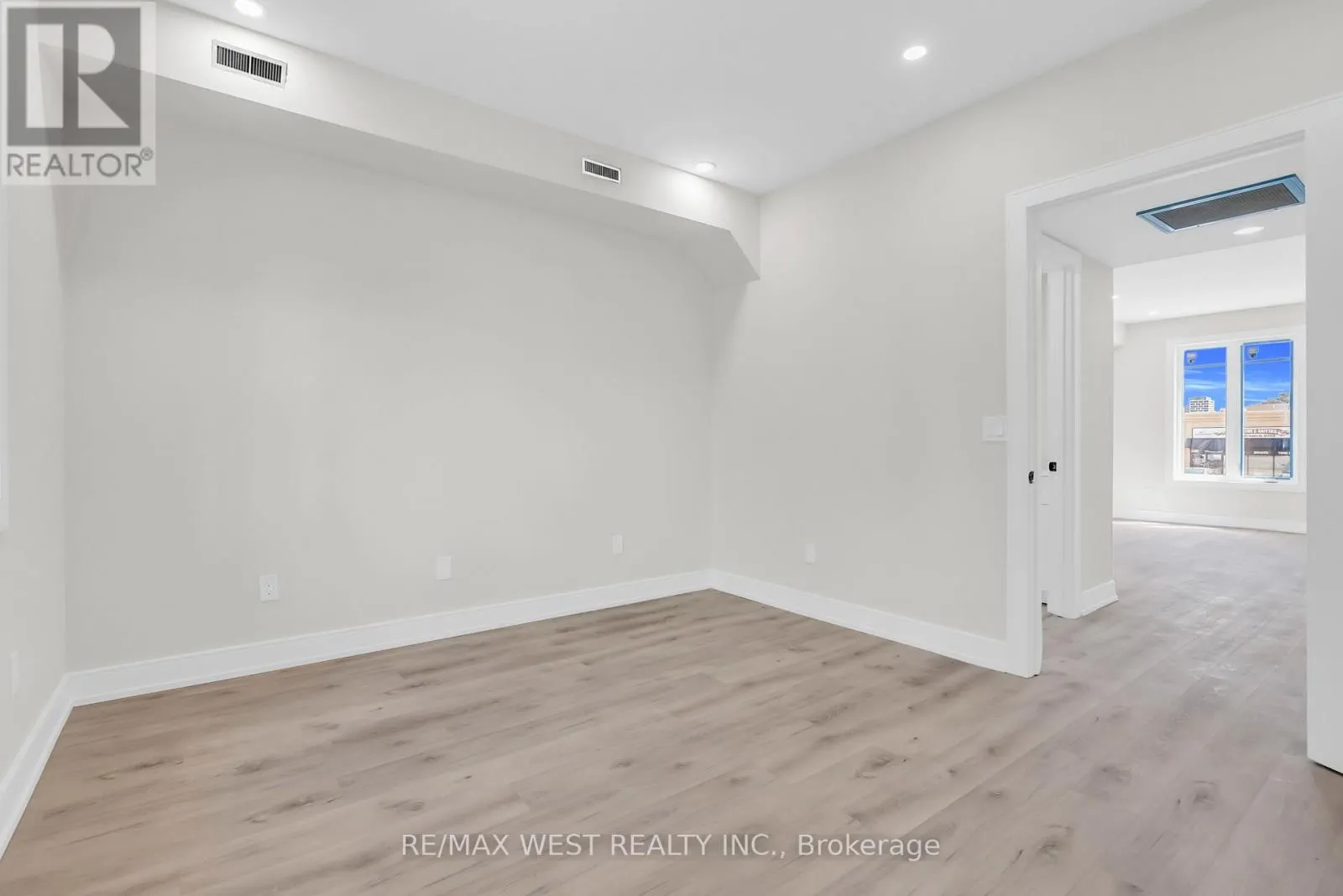 36 PARK ROAD S
