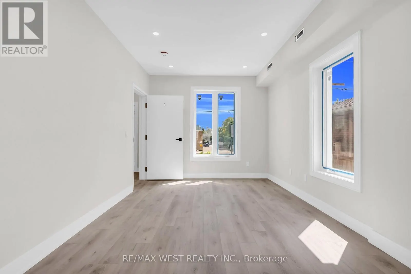 36 PARK ROAD S
