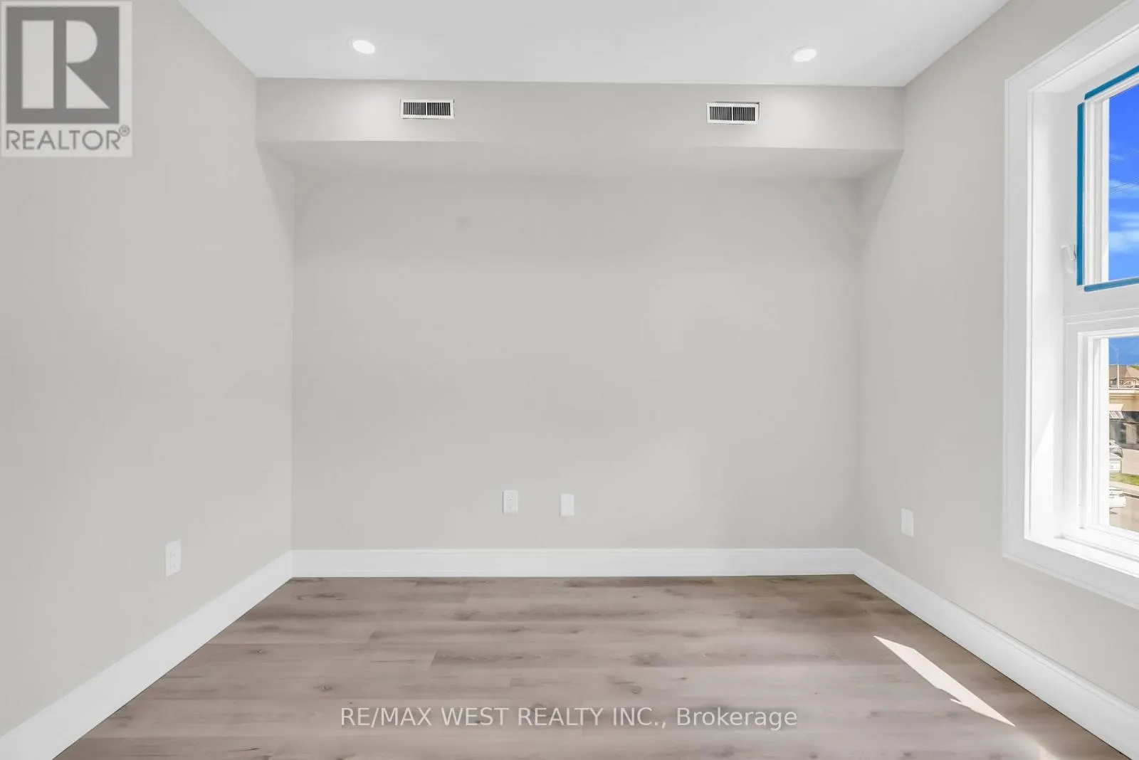 36 PARK ROAD S