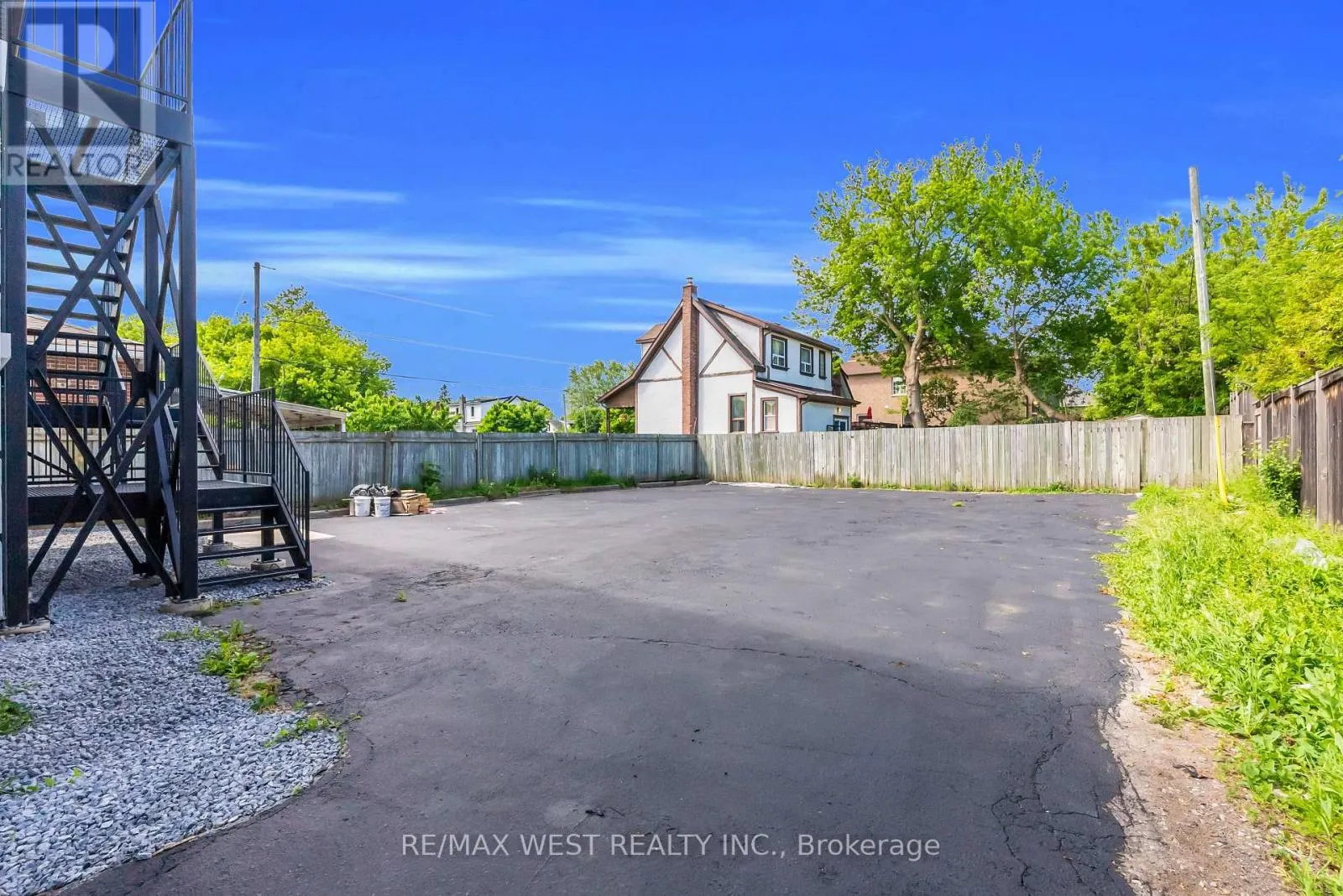 36 PARK ROAD S