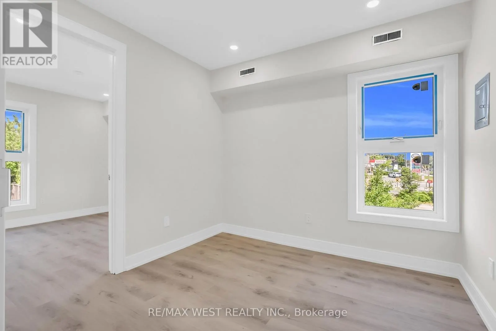 36 PARK ROAD S