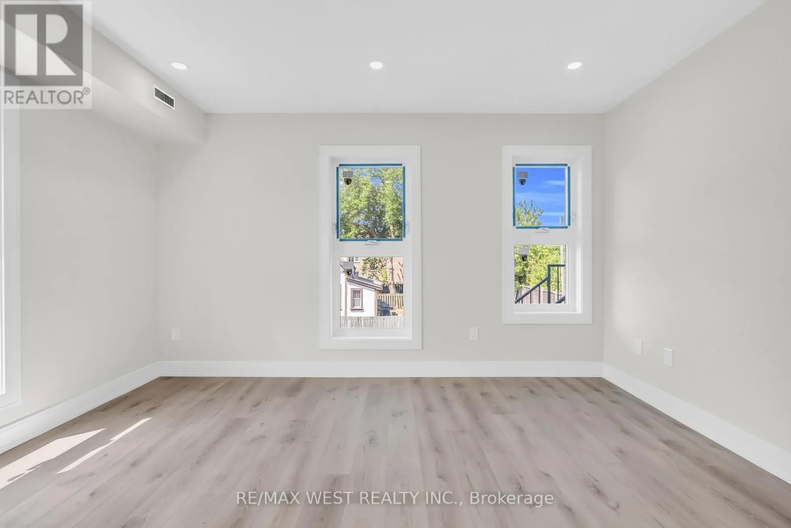 36 PARK ROAD S