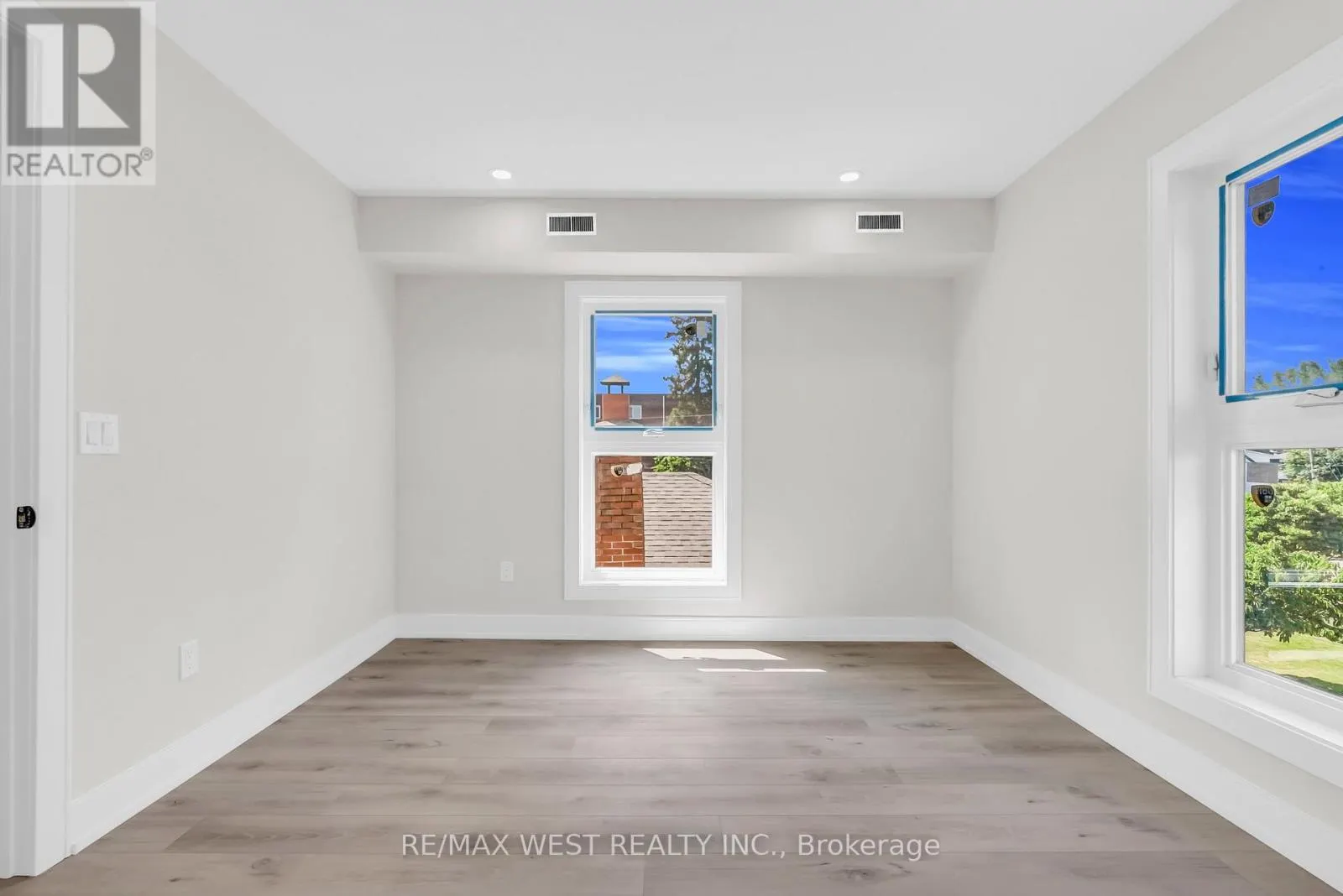 36 PARK ROAD S