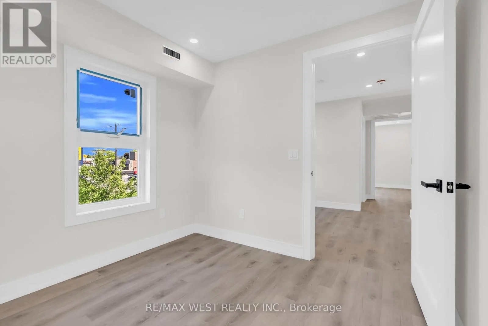36 PARK ROAD S