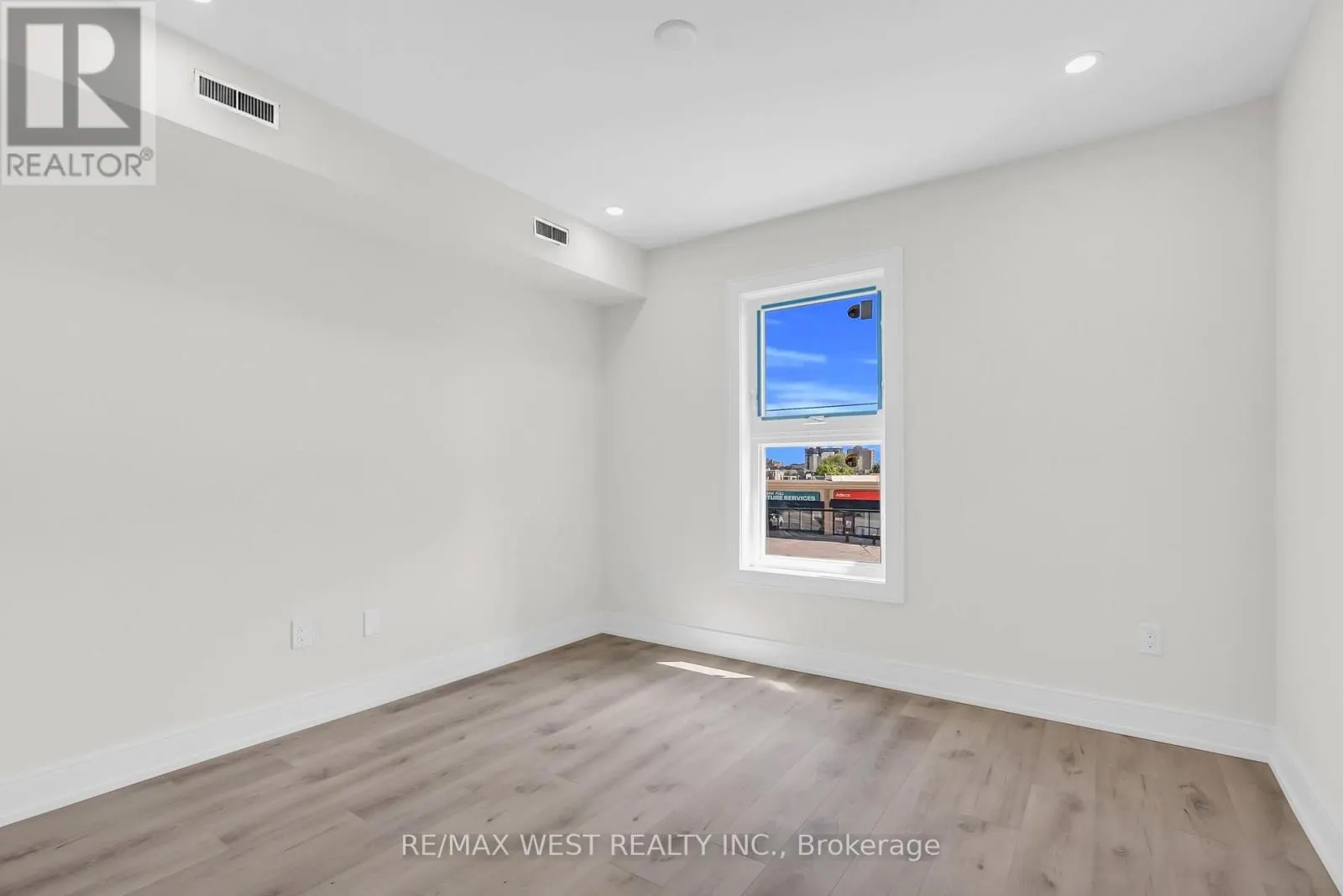 36 PARK ROAD S