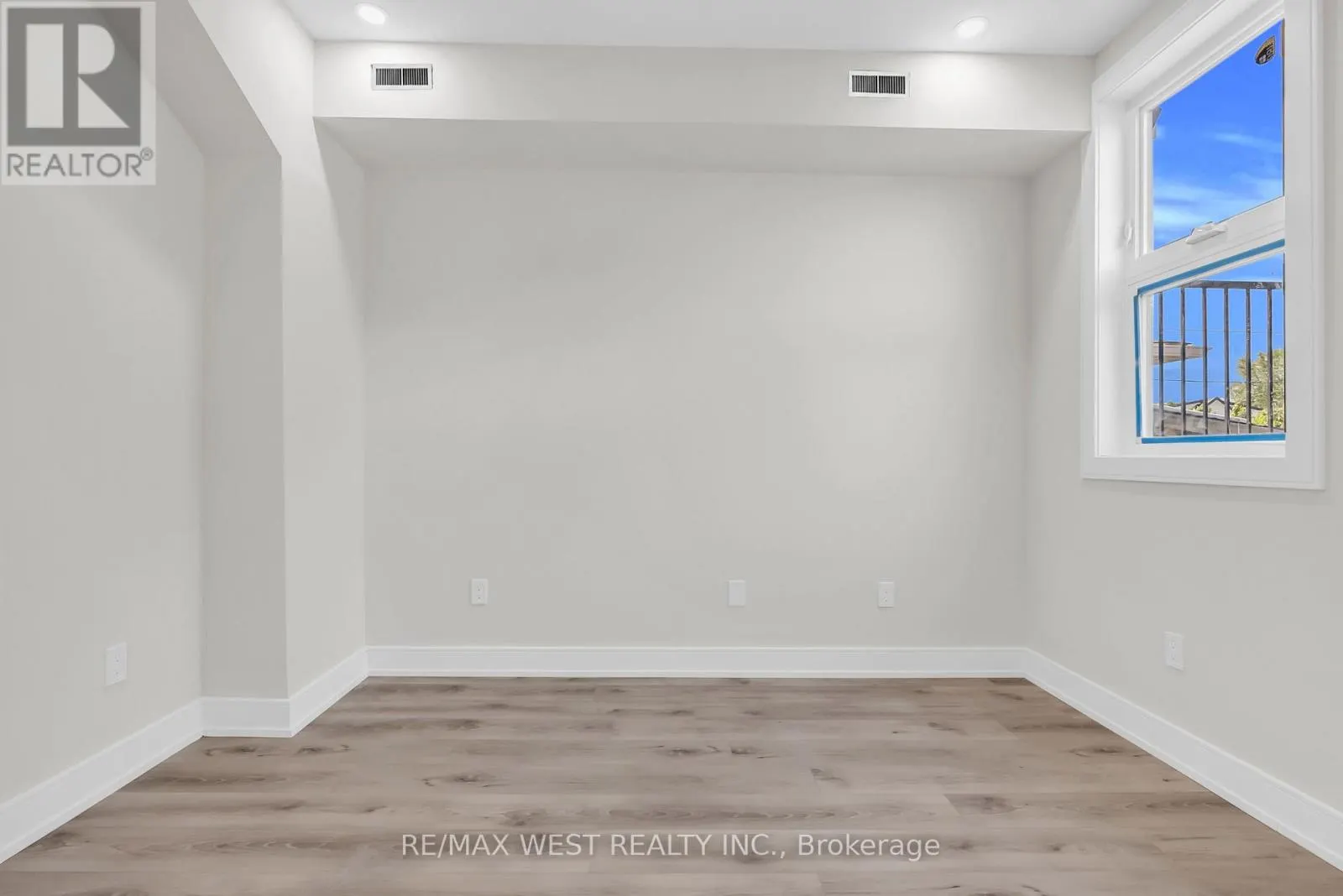 36 PARK ROAD S