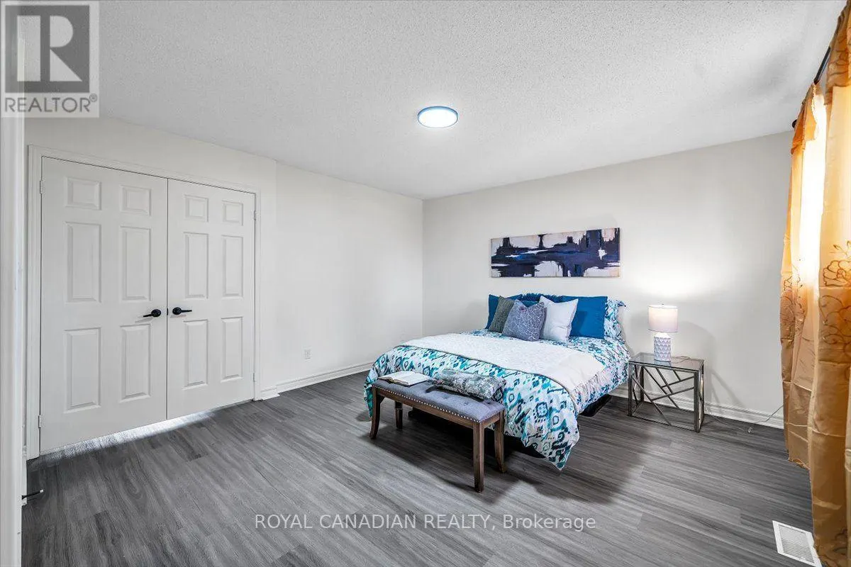 72 SHORT CRESCENT
