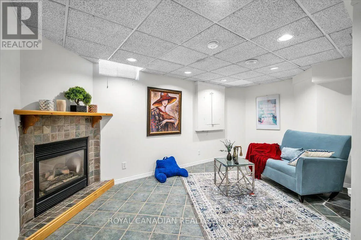 72 SHORT CRESCENT