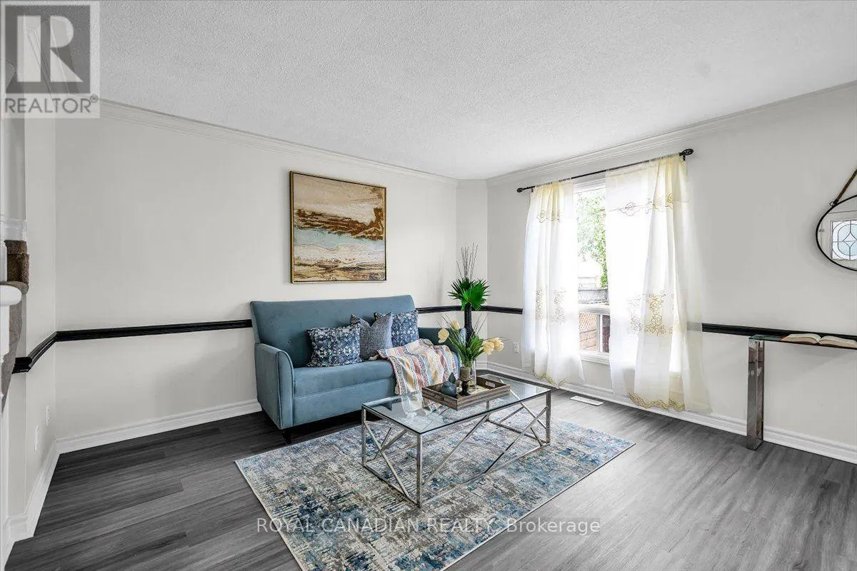 72 SHORT CRESCENT