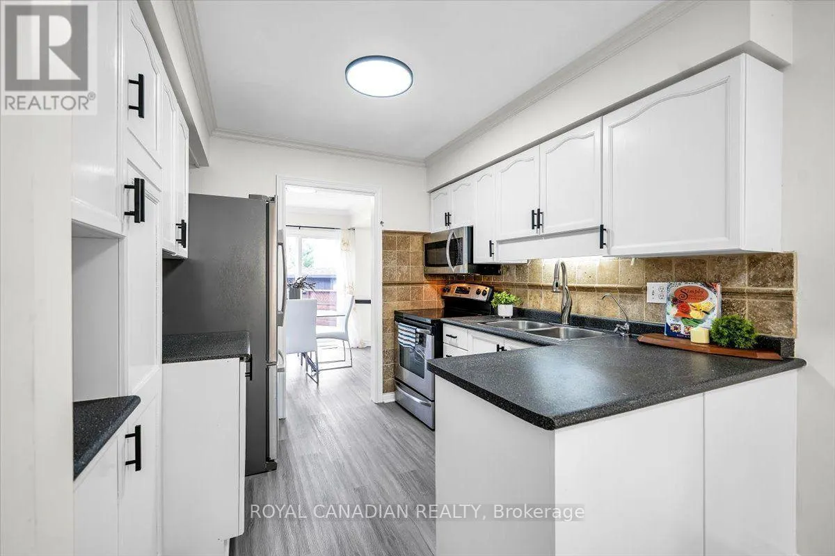 72 SHORT CRESCENT