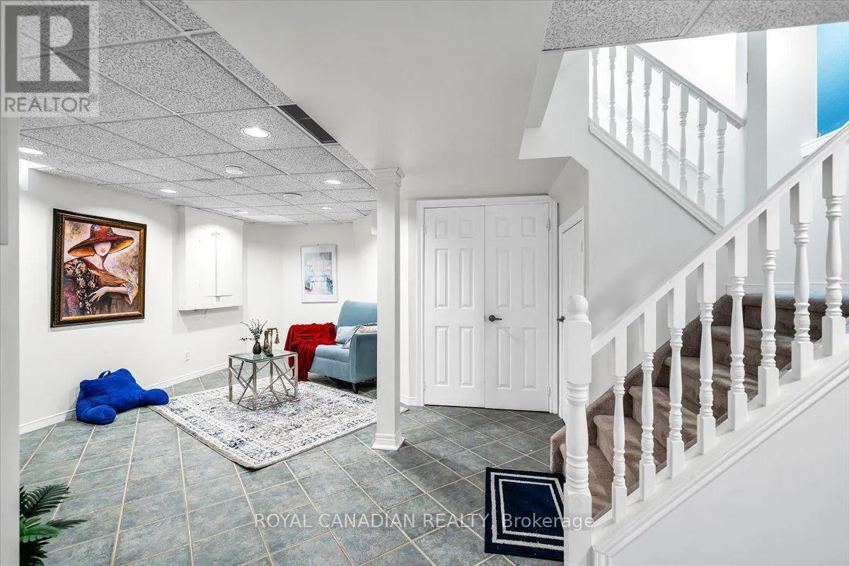 72 SHORT CRESCENT