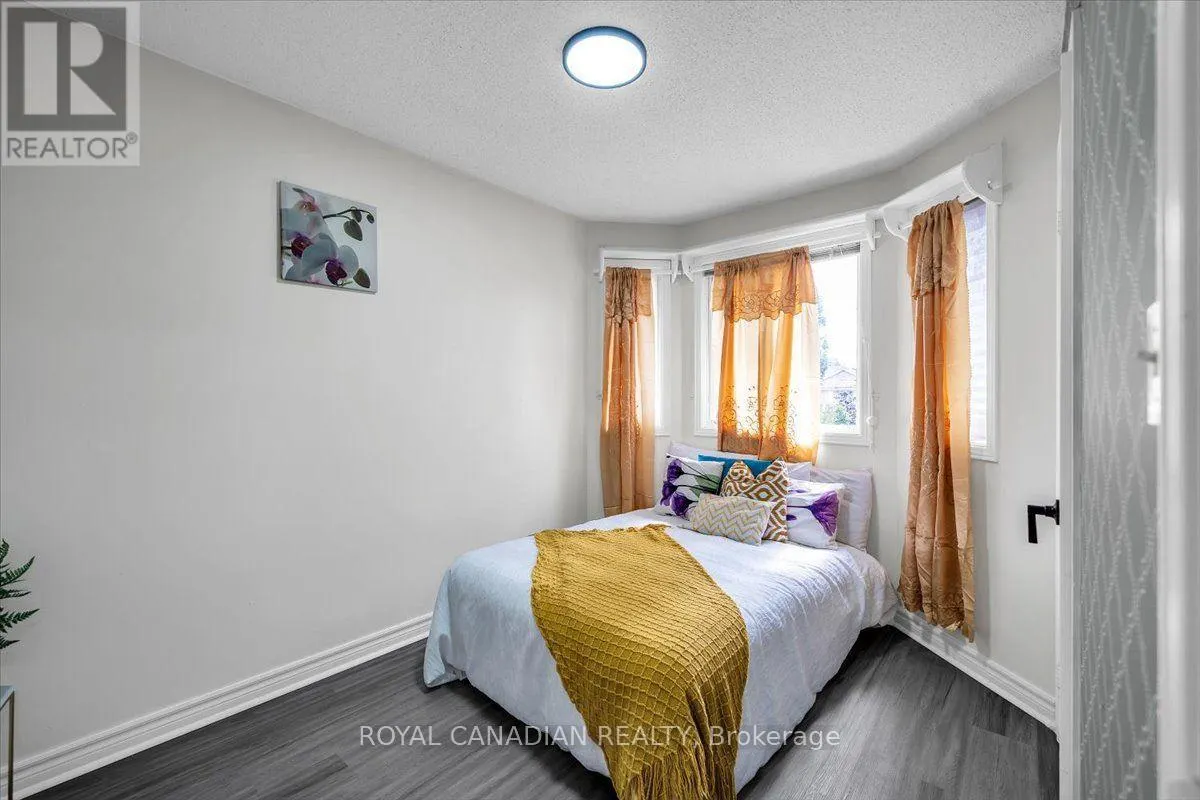 72 SHORT CRESCENT