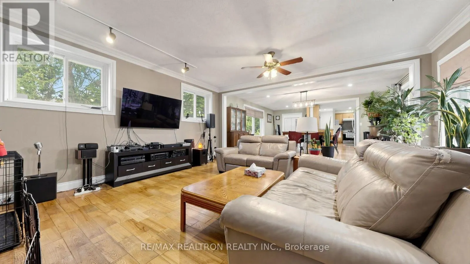 10 ROTHERGLEN ROAD S