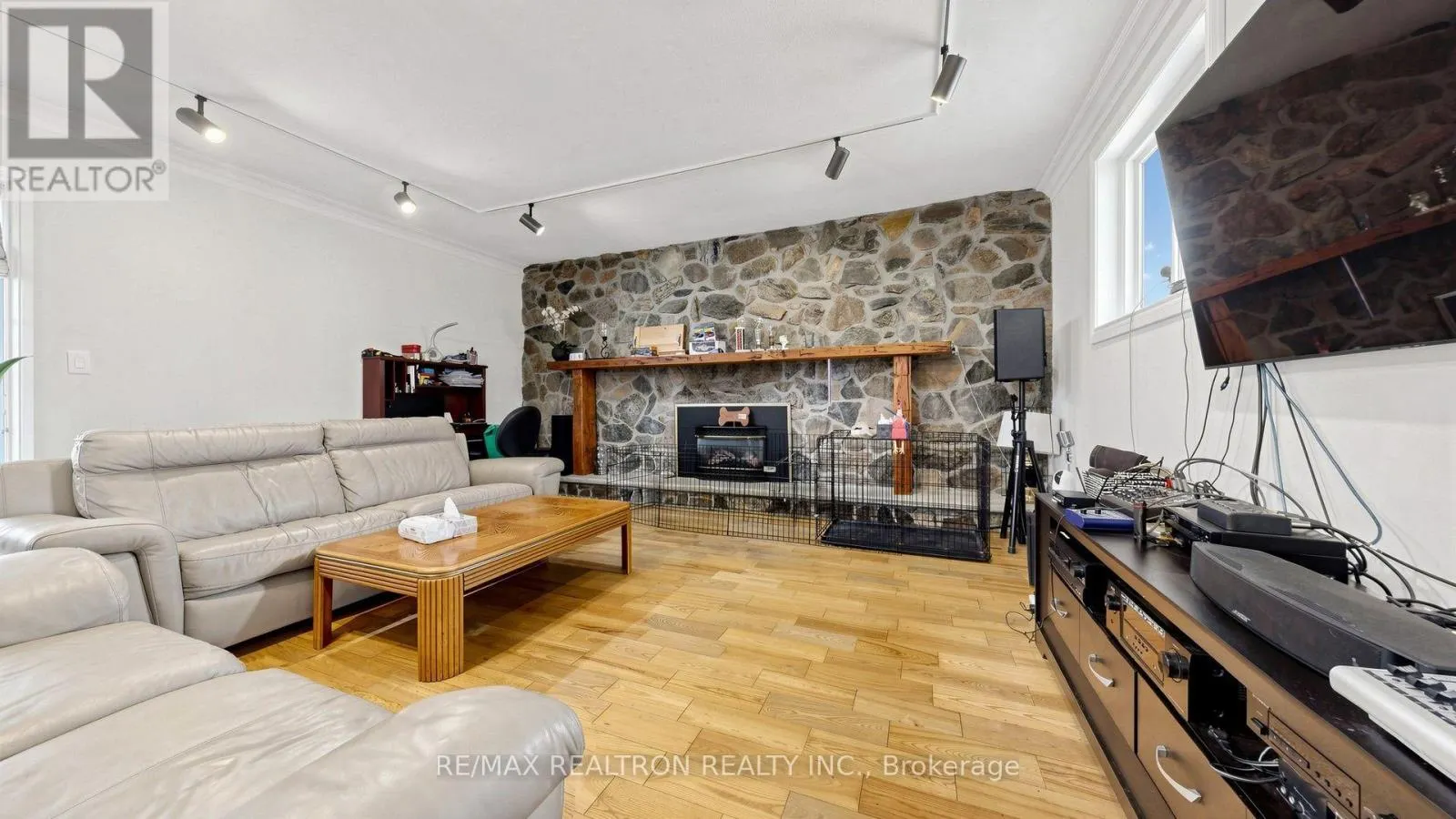 10 ROTHERGLEN ROAD S