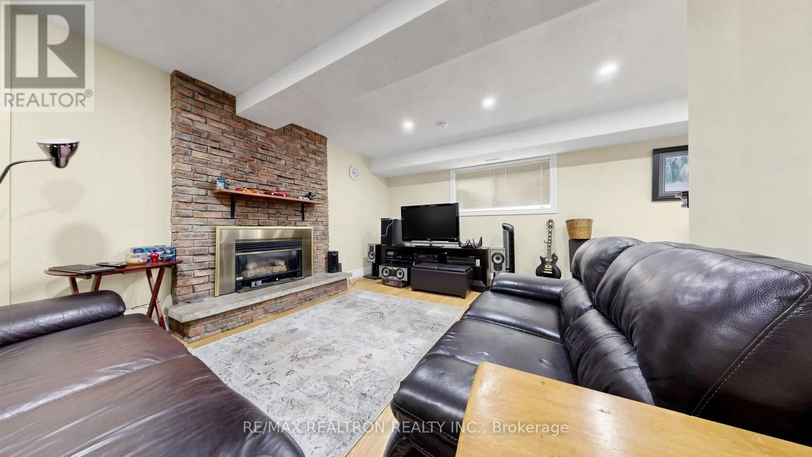 10 ROTHERGLEN ROAD S