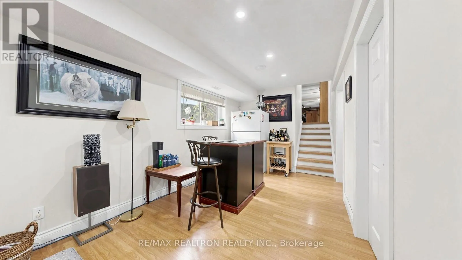 10 ROTHERGLEN ROAD S