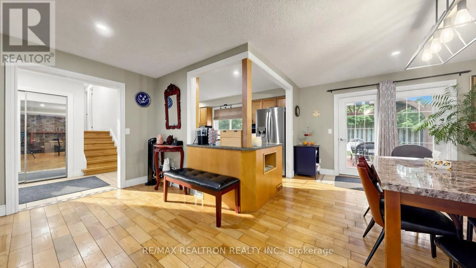 10 ROTHERGLEN ROAD S