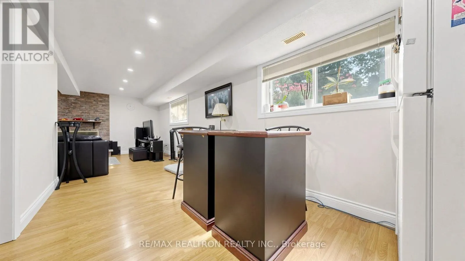 10 ROTHERGLEN ROAD S