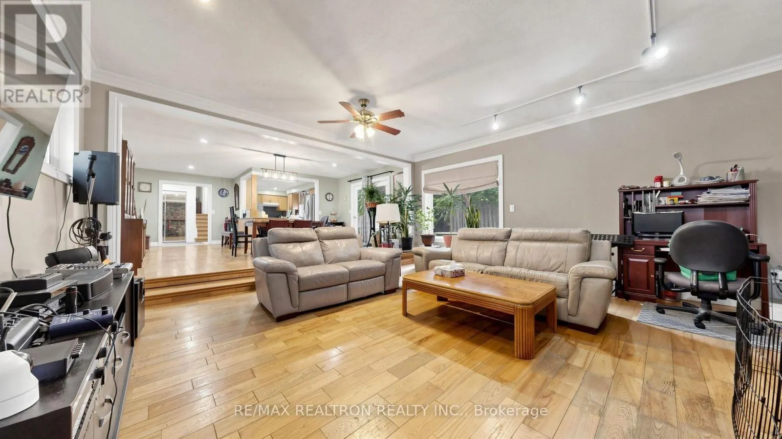 10 ROTHERGLEN ROAD S