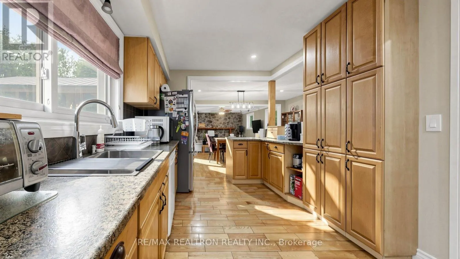 10 ROTHERGLEN ROAD S
