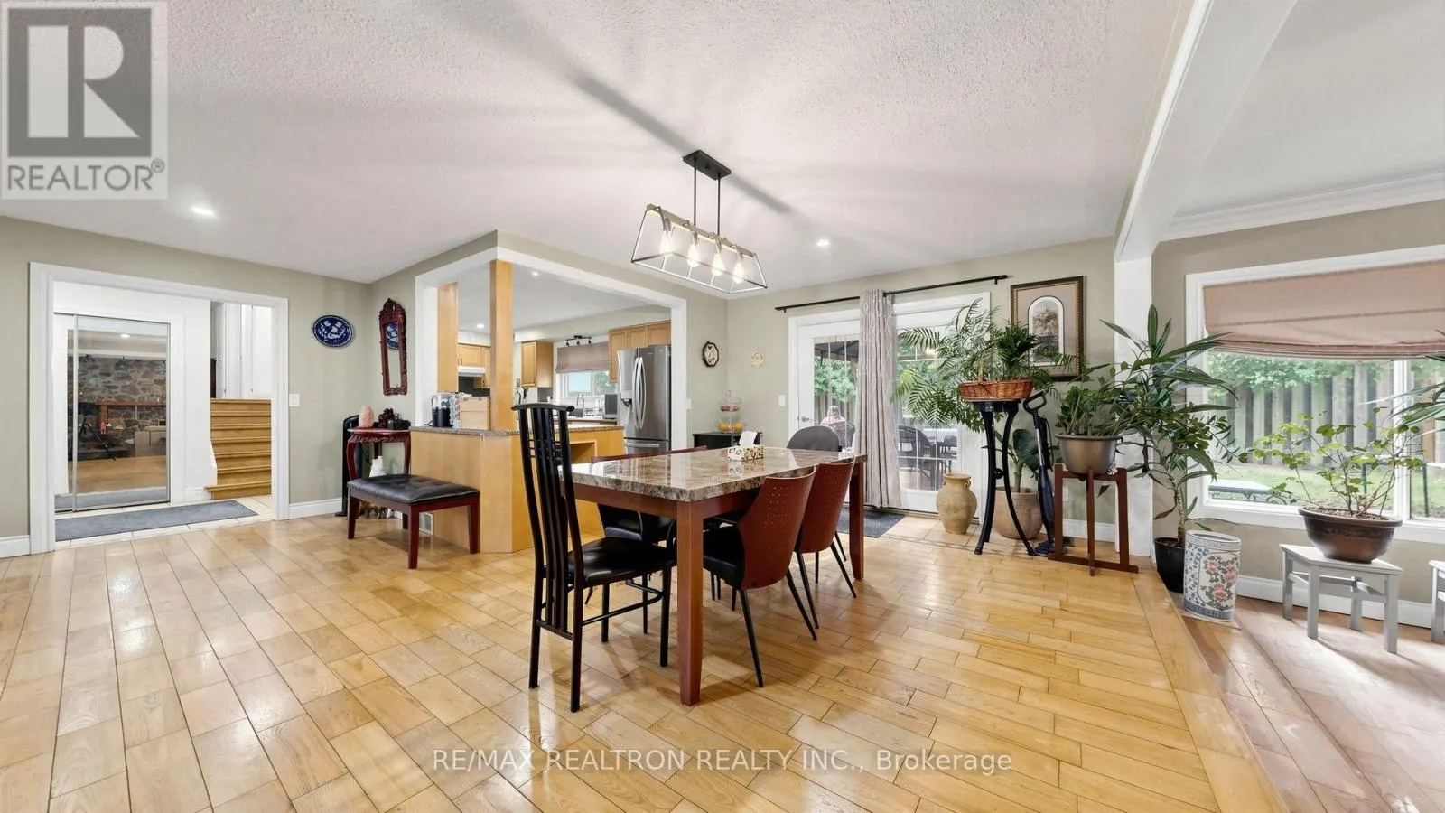 10 ROTHERGLEN ROAD S
