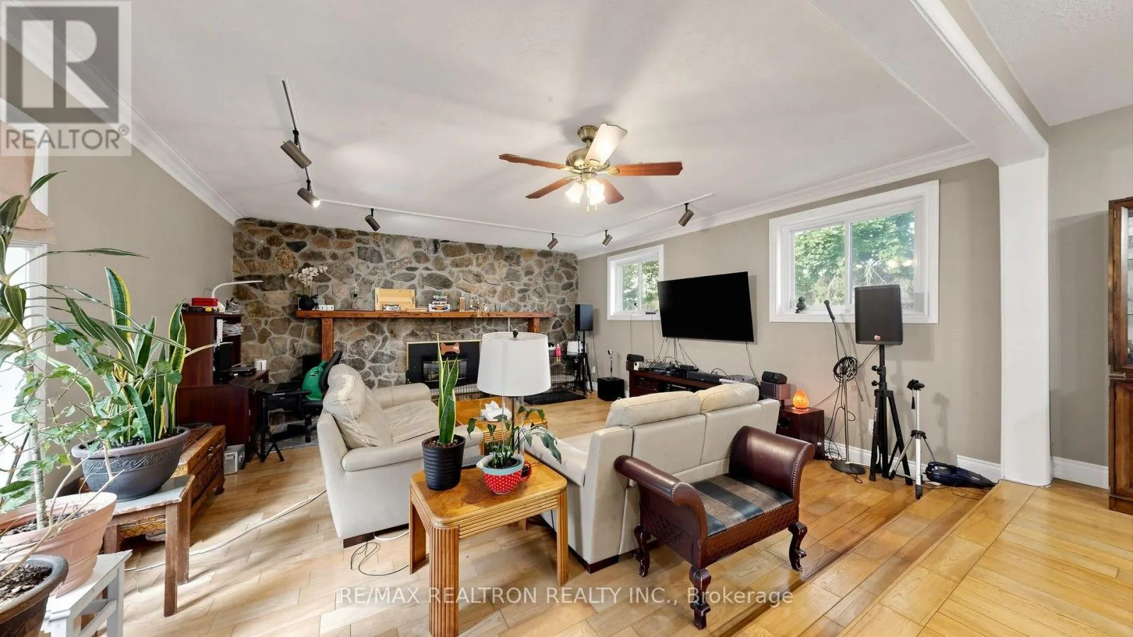 10 ROTHERGLEN ROAD S