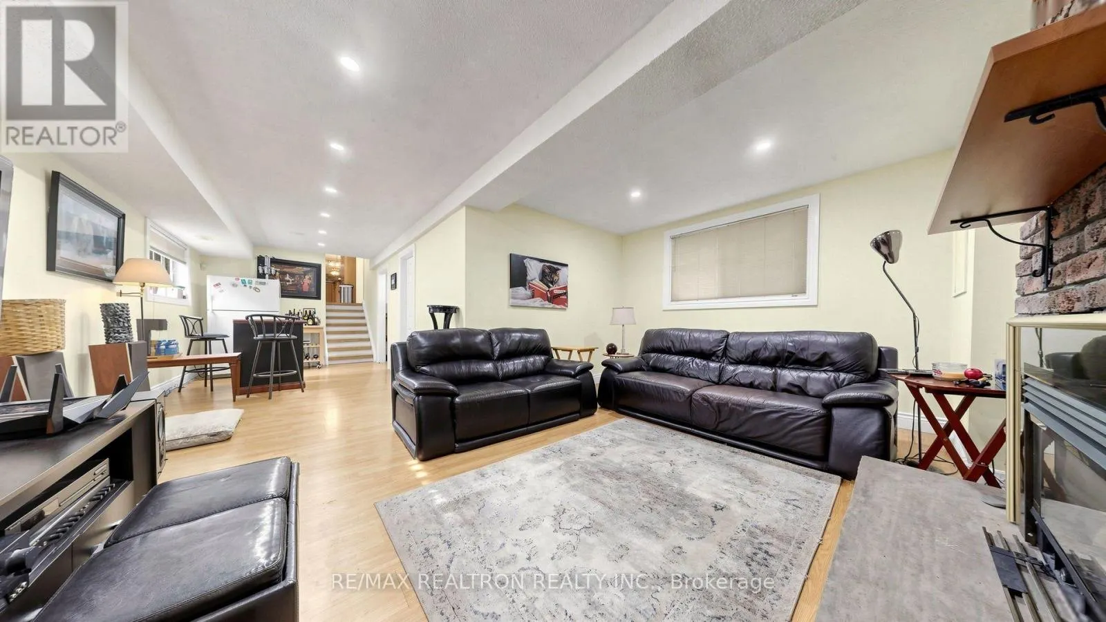 10 ROTHERGLEN ROAD S