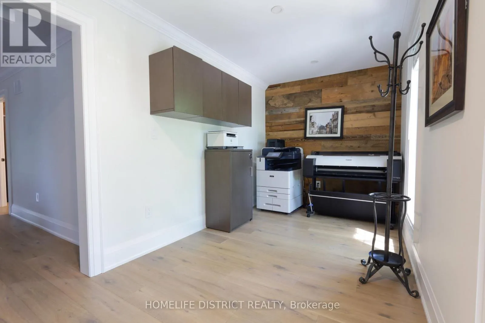 20 ELGIN STREET E