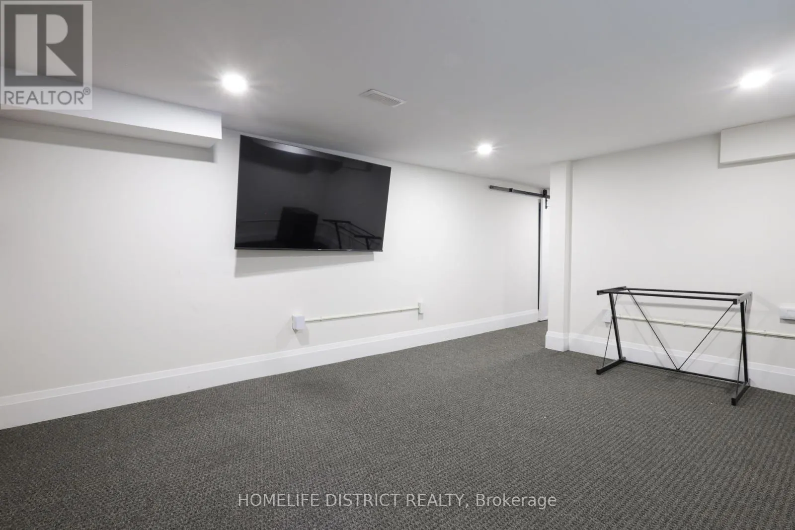 20 ELGIN STREET E